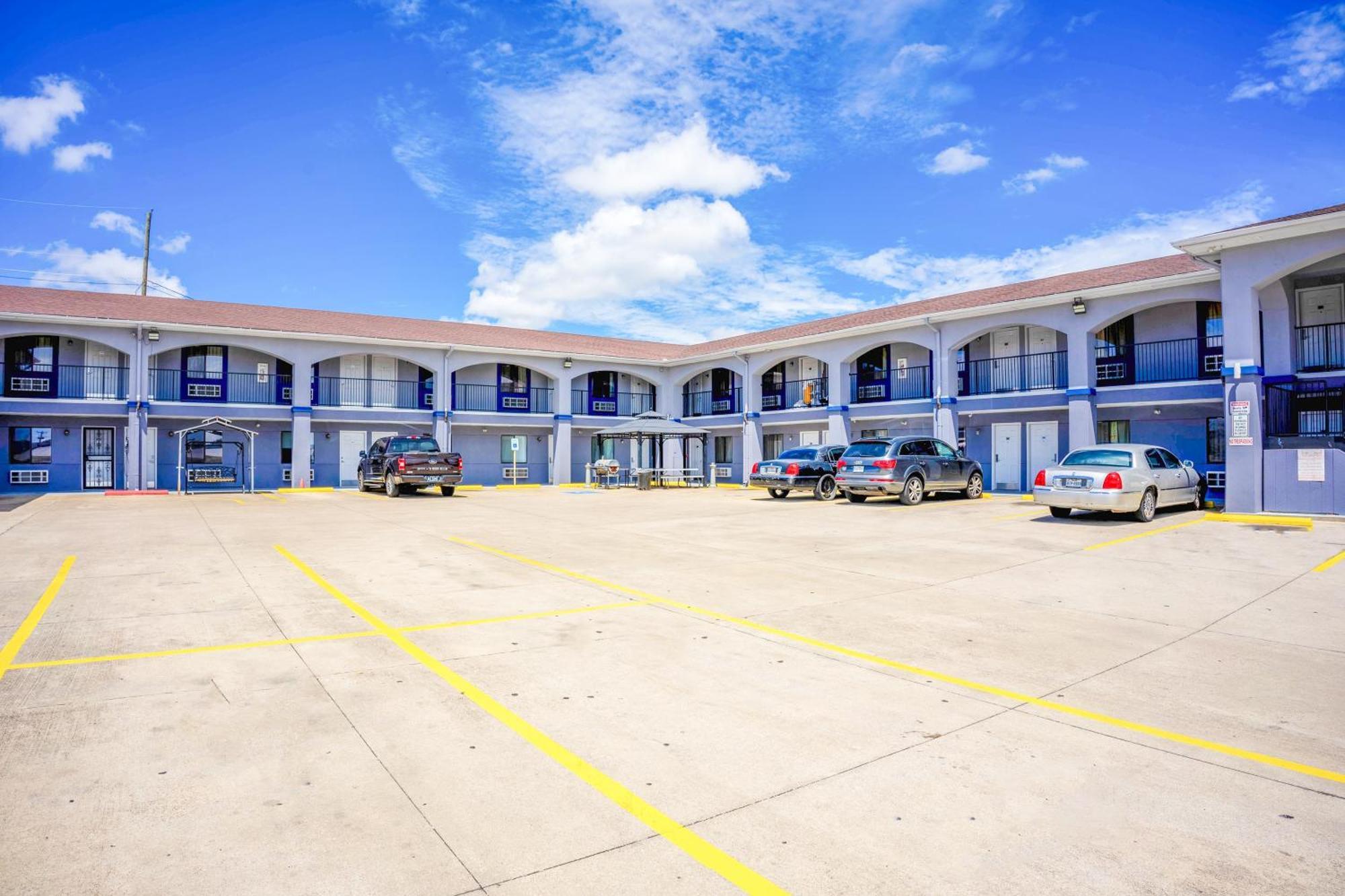 High Five Inn By Oyo Killeen Exterior foto